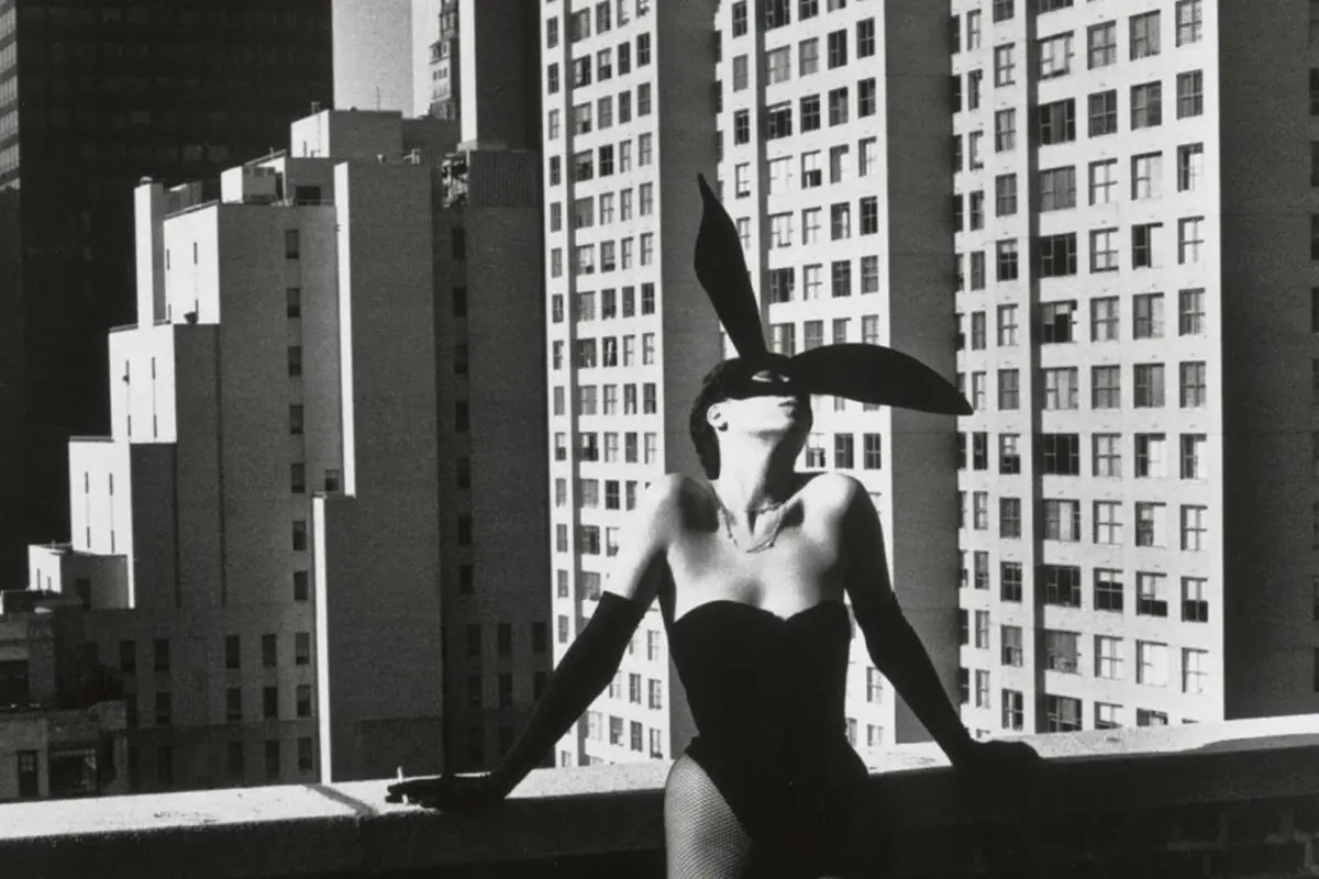 Elsa Peretti, New York, 1975. Costume di Halston, foto di Helmut Newton