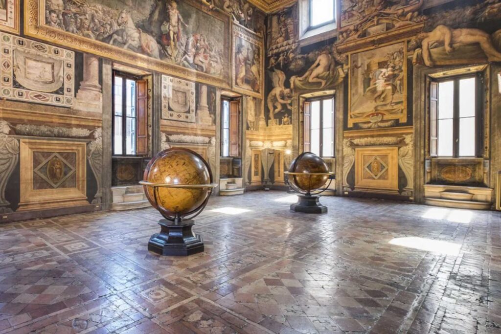 La sala dei mappamondi, Palazzo Sacchetti