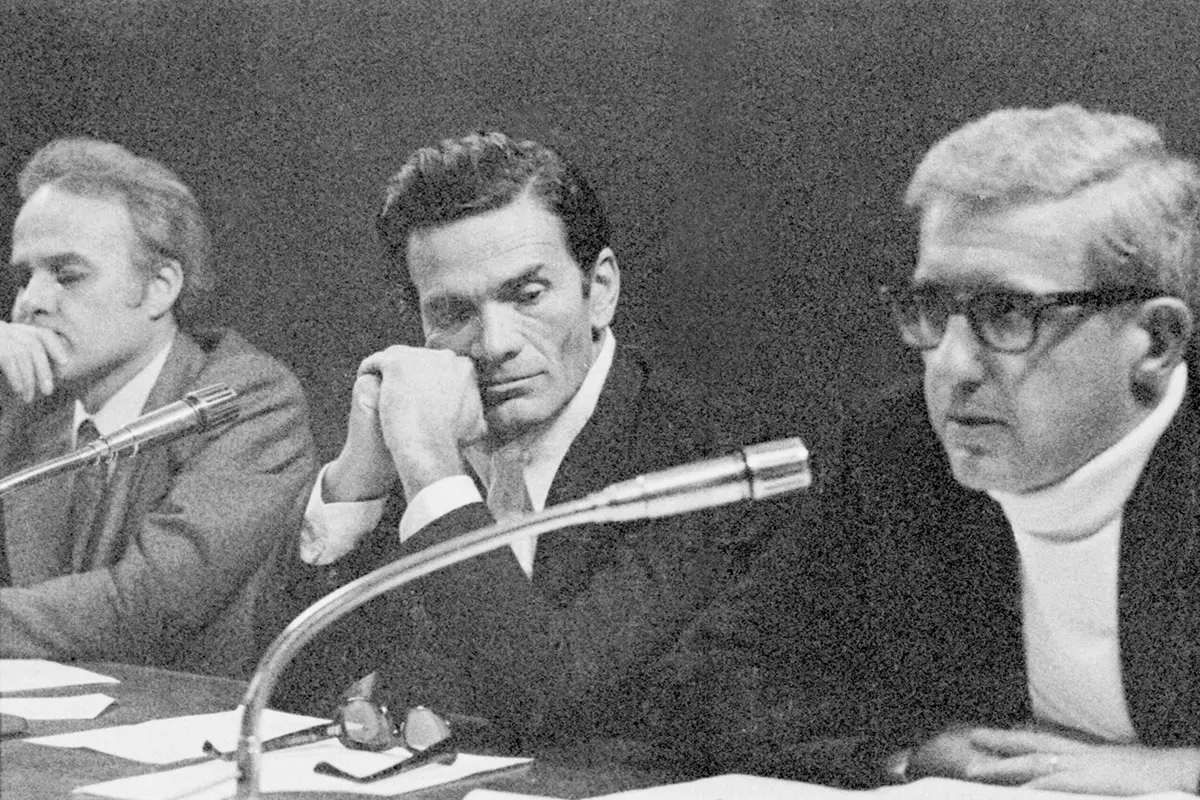 03/03 Sabato 11 Novembre 1972 - Milano - al Circolo Turati un incontro nel quale si è discusso di come tagliare i film per inserire pubblicità, con i registi furibondi, e di pornografia. Fotografia di Roberto Villa