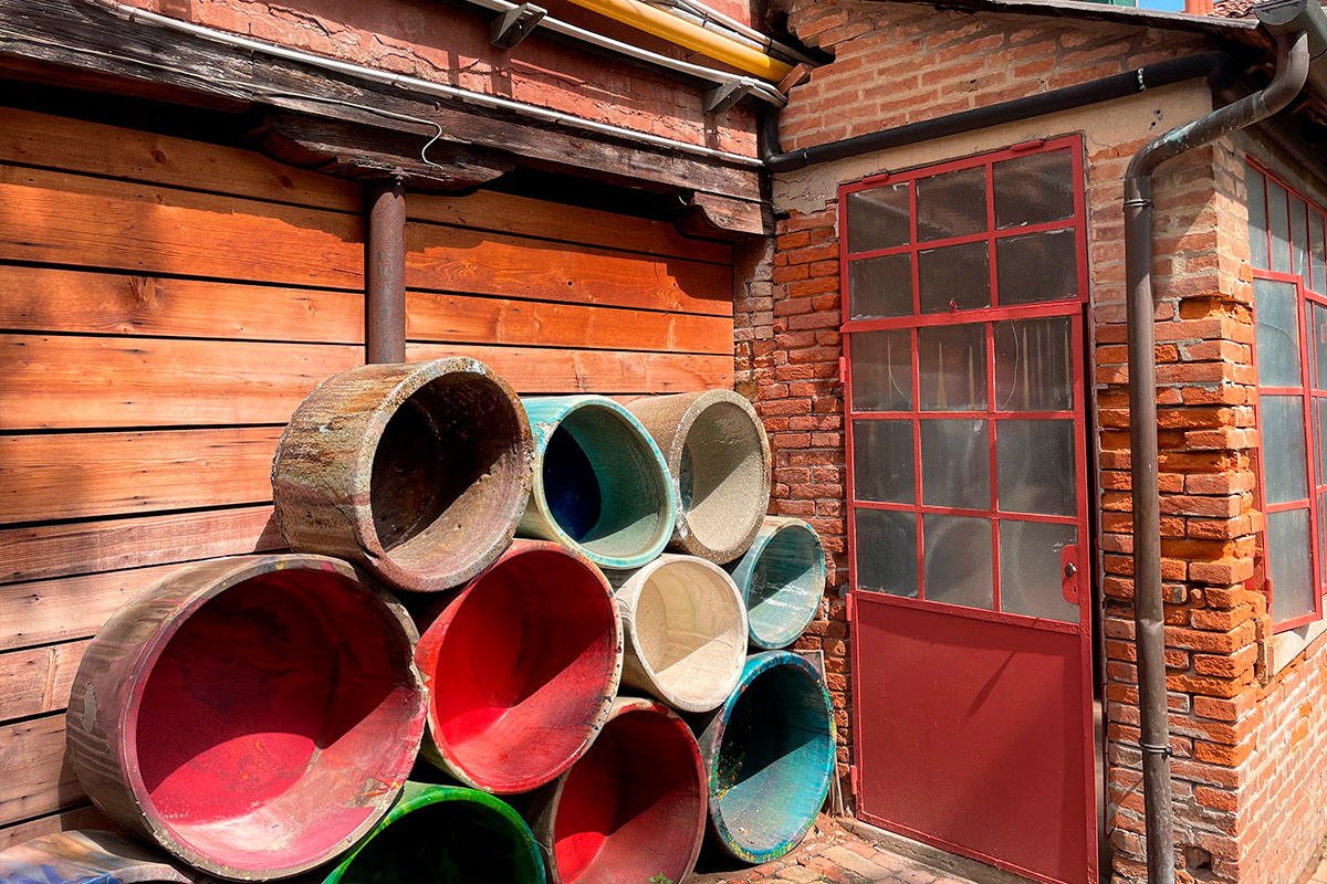 Il crogiolo della fornace Orsoni Venezia 1888 – fonde vetro e colore e conserva in superficie sfumature