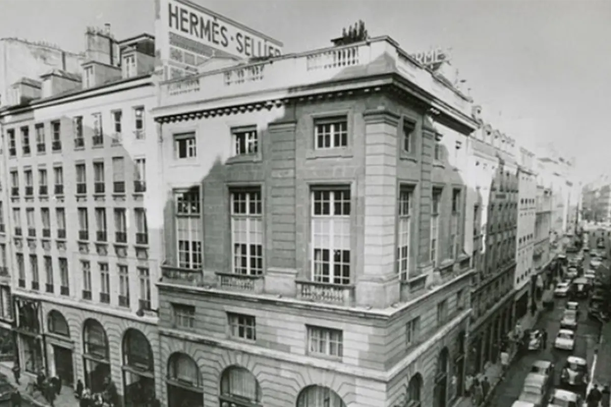 1/2 Prima boutique Hermès al 24 di rue du Faubourg Saint-Honoré, Parigi, 1880