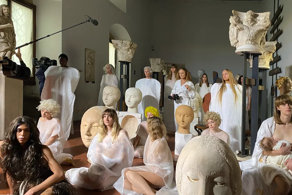 Vanessa Beecroft tra le performer a Palazzo Abatellis, Palermo