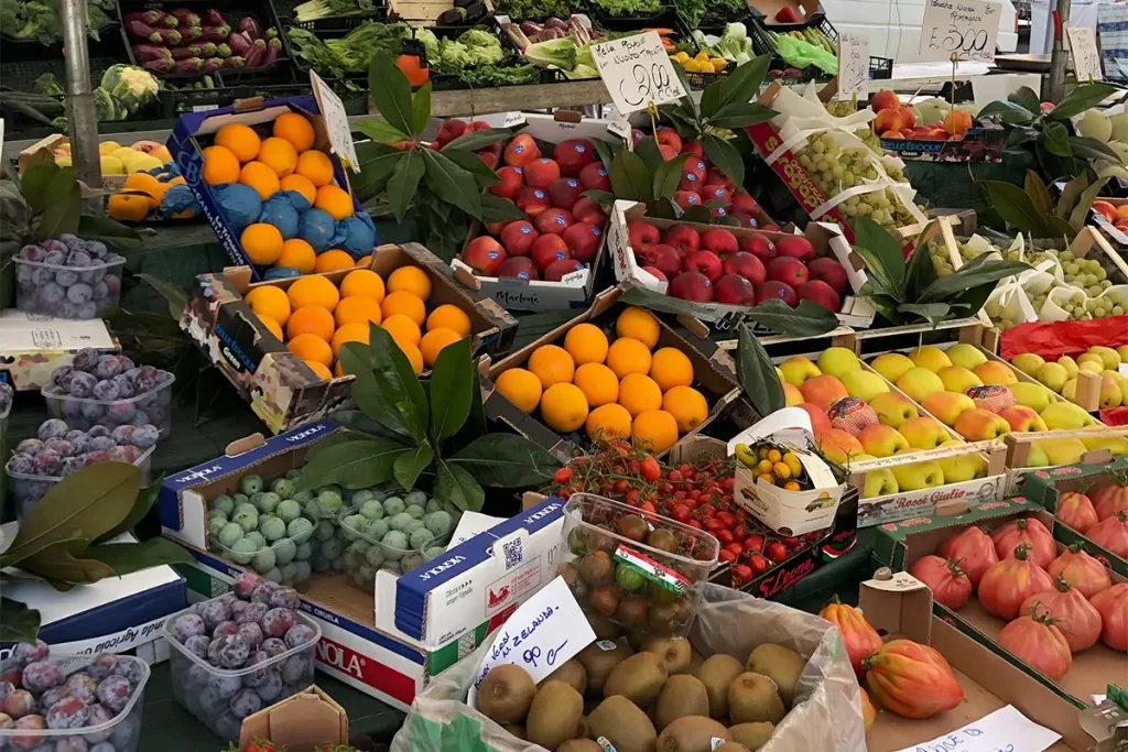 Banchi di frutta del mercato