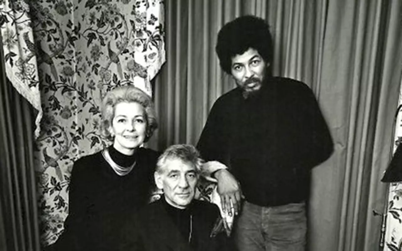 Leonard Bernstein, la moglie Felicia e Donald Lee Cox