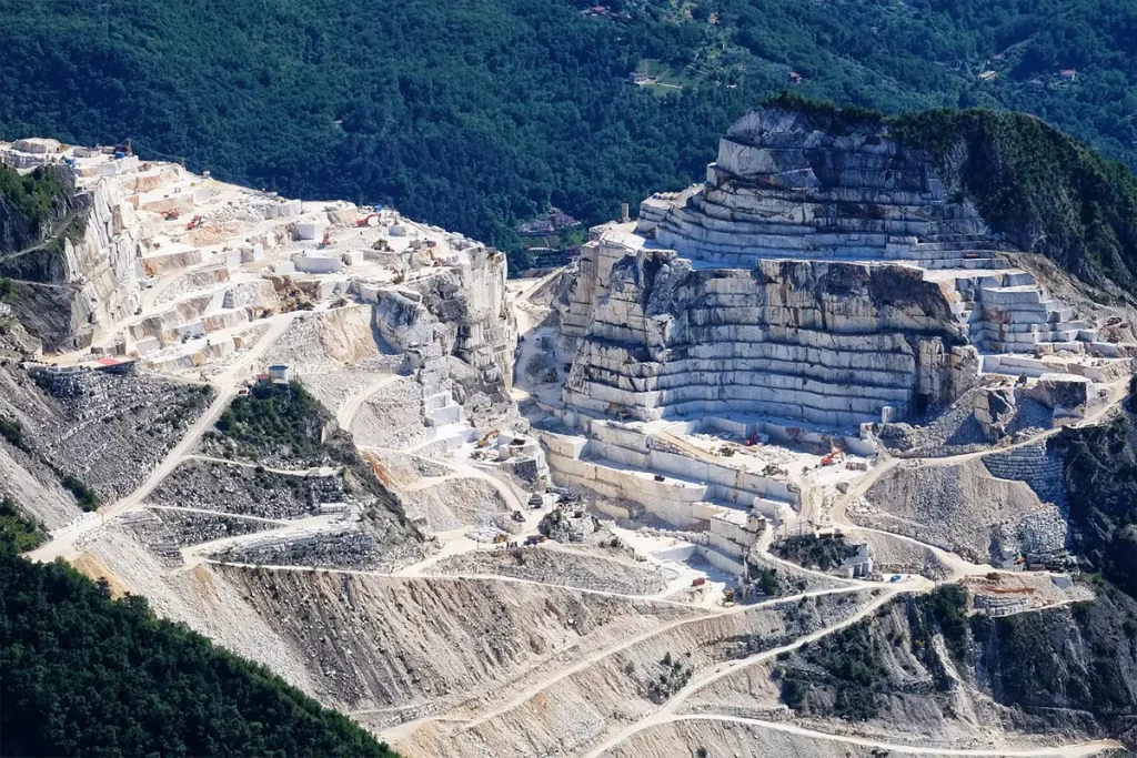 Cave di marmo di Carrara, Alpi Apuane