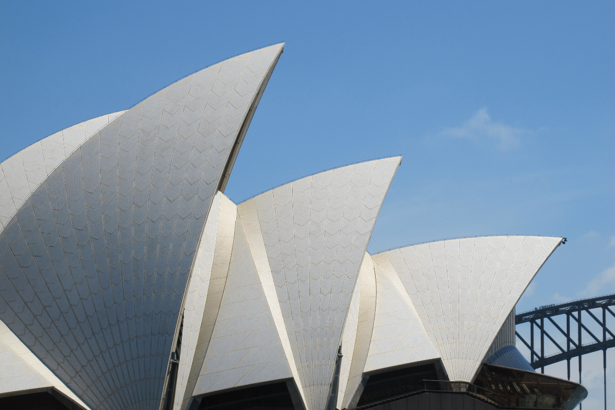 Sydney Opera House – dettagli di architettura visti dalla baia
