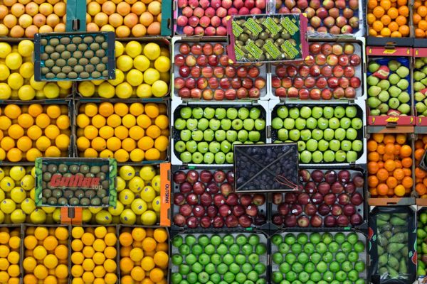 Frutta e verdura al banco alimentare, contro lo spreco